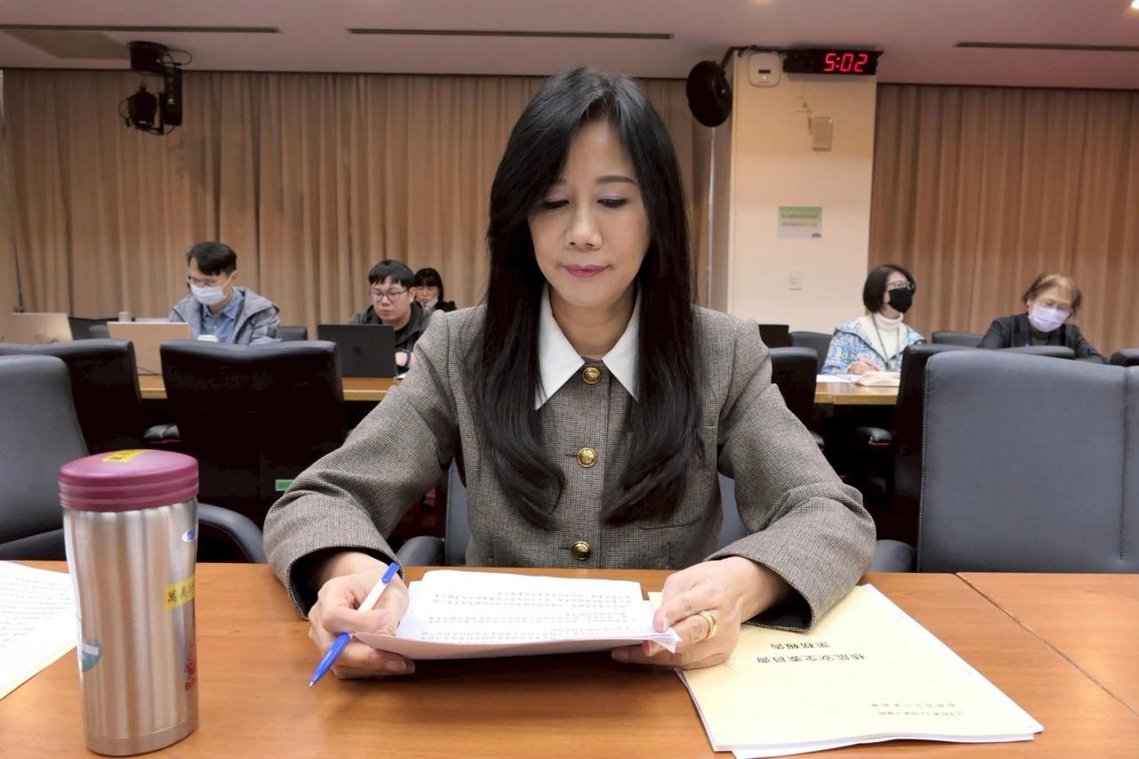 国民党副秘书长、妇女部主任万美玲，今天（11日）表示，上午核安会业务报告，针对核