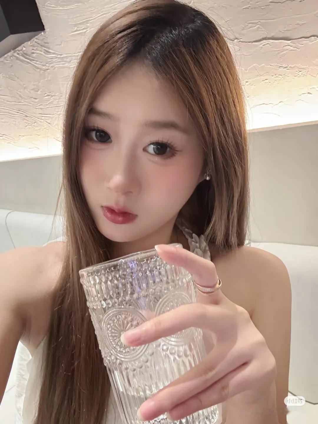 话说大马近几年就推出了许多样靓身材正，气质也相当不错的新晋博主，而fUtUre就