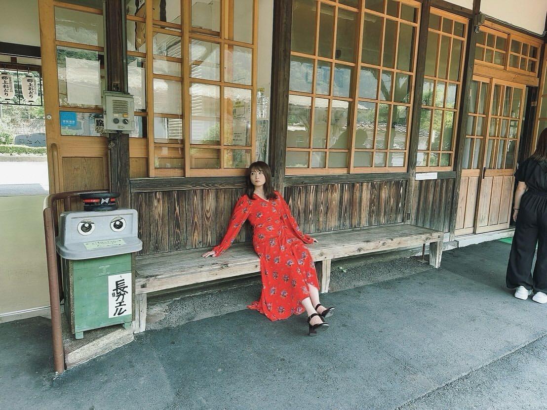 秋元真夏「長良川鉄道🛤️ 秋元真夏フォトブック淡淡真夏日よ」　manatsu