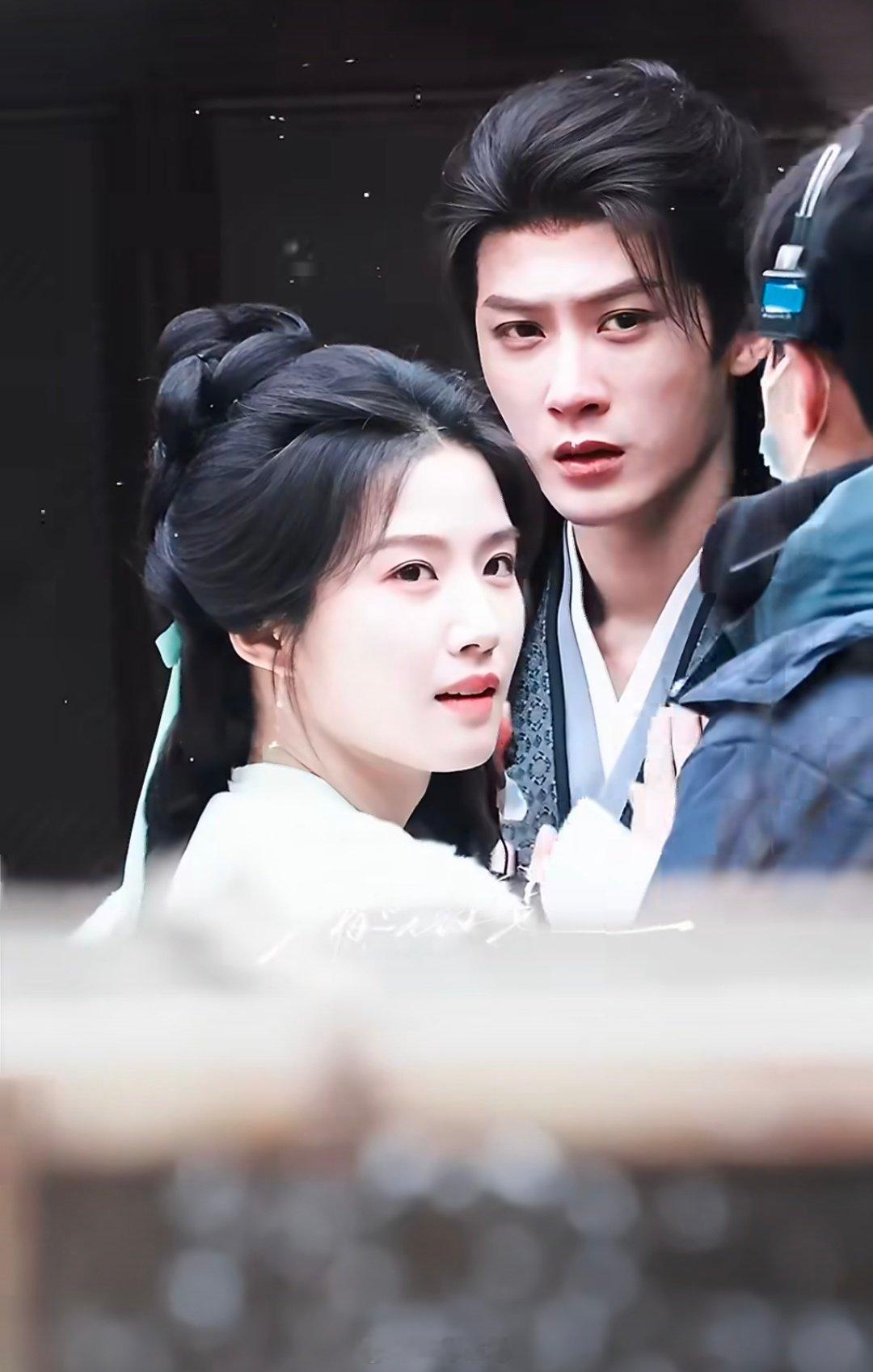 檀健次、卢昱晓《何不同舟渡》怼脸同框路透 