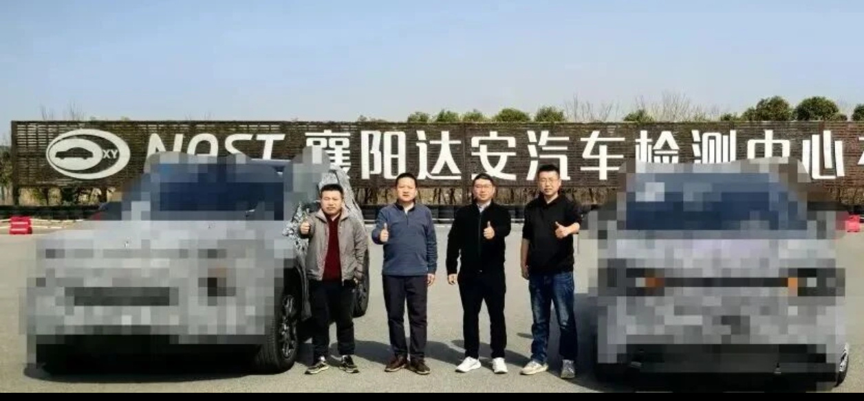 还真有可能，左边是享界SUV，右边是享界MPV。咋听说，MPV进度更快？ 