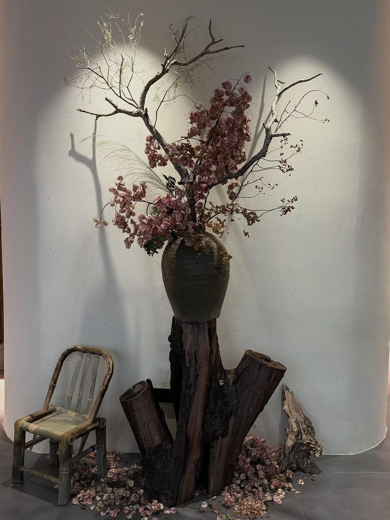 柴米油盐样样精

2. 梅兰竹菊节节高

3. 风霜雨雪步步扛