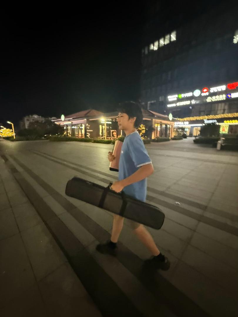 盆友请吃饭  没吃饱 赶个青岛 我的能在一起呆20个小时 青岛