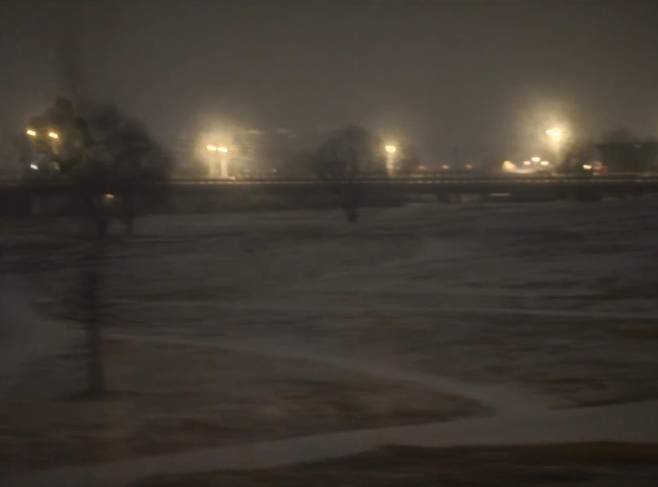 终究是我们西安不配了！[捂嘴哭]上海下雪 ​​​