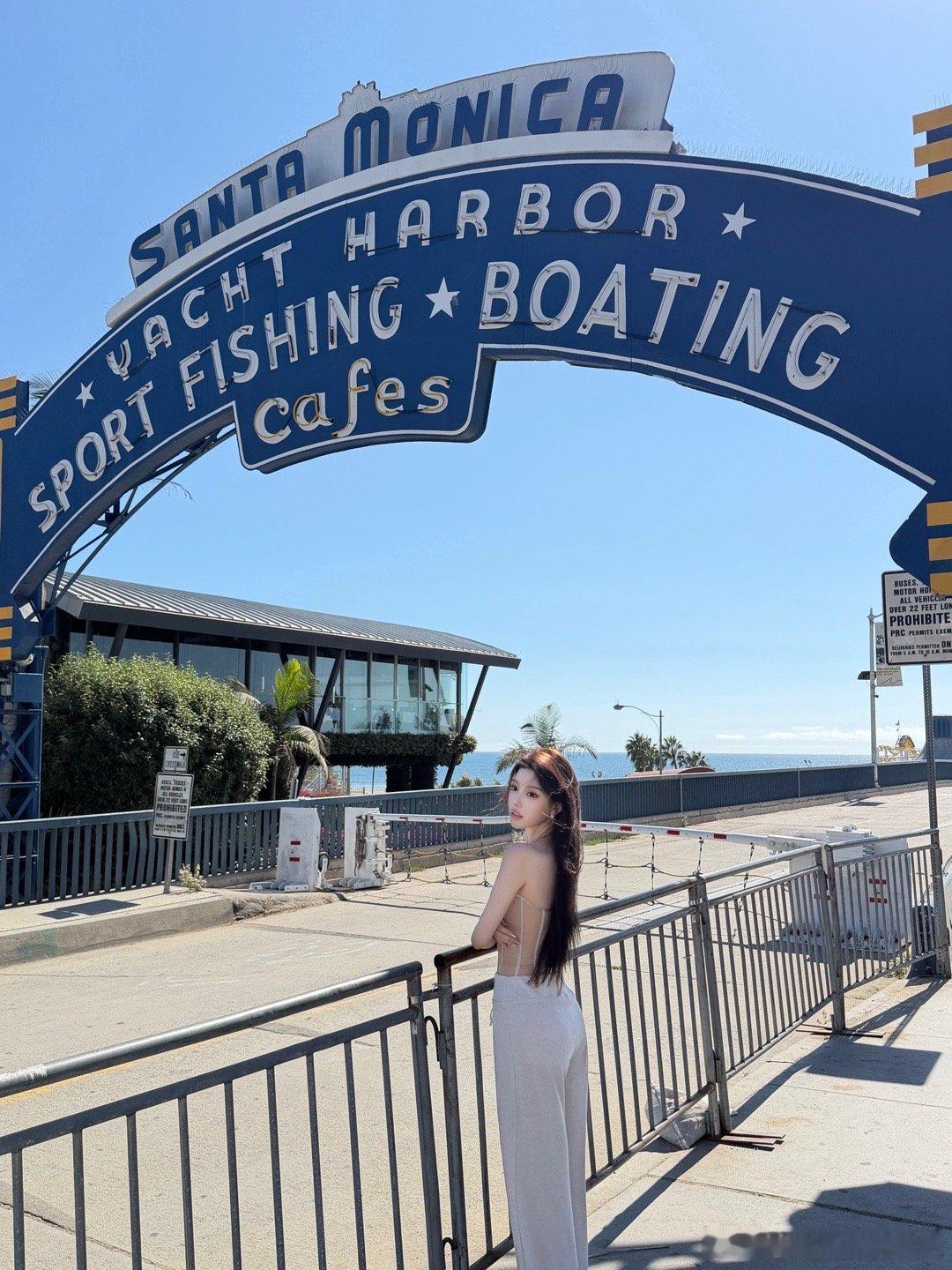 照片发大号 时差还没倒明白呢  ​​​