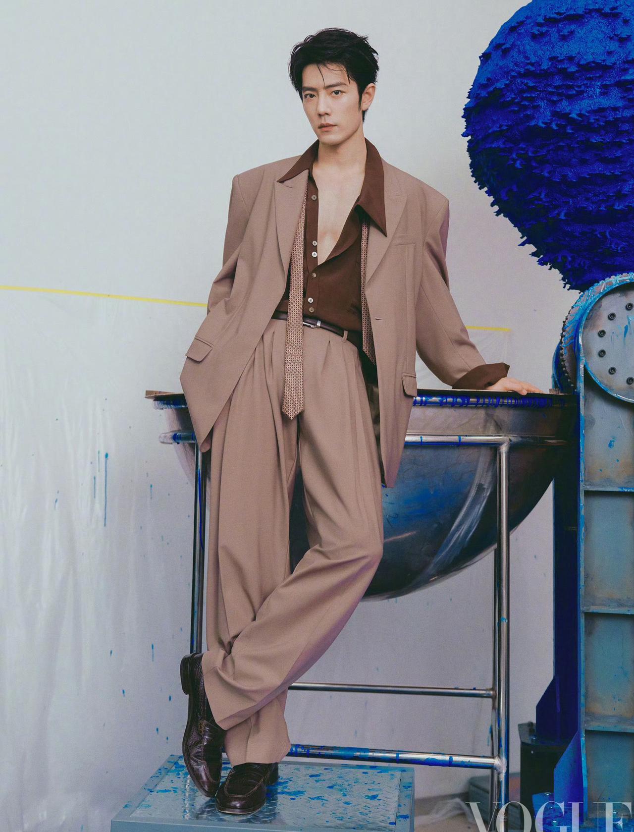 肖战即将亮相 VOGUE China 十月刊封面，首登解锁银十，联动Vogue 
