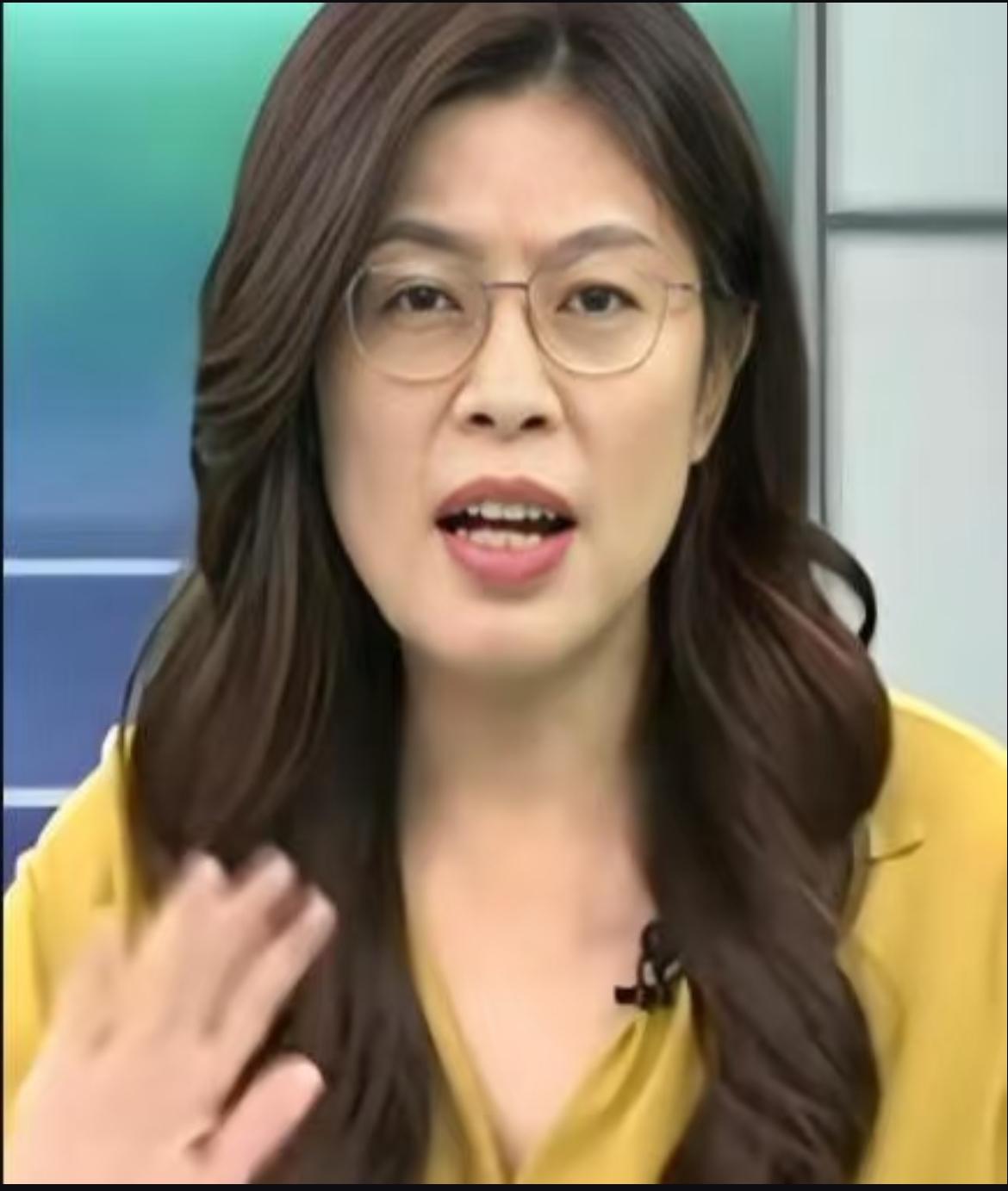 郑丽文收到的这两幅宝石画，
哪里是礼物？
分明是藏着善意与缘分的“温暖名片”！