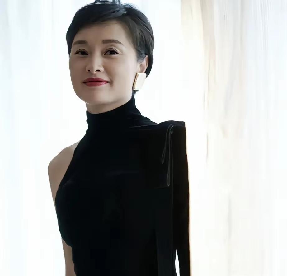 女演员吴越有句话，说得特别狠。她说，一个人值不值得爱，甭管男人女人，只看一条：诚