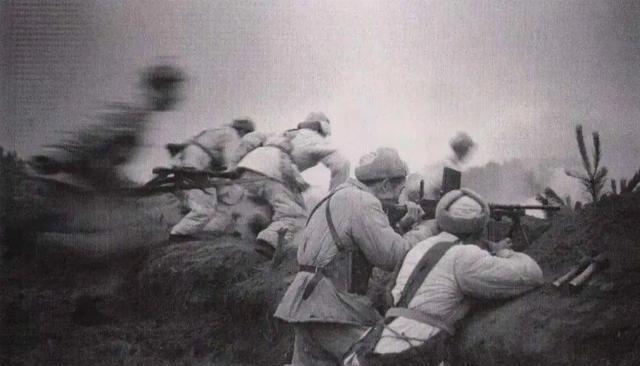 1951年，王德福带领全班坚守阵地，打退敌人9次冲锋，全班牺牲3人。王德福很纳闷