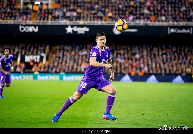 我很喜欢J罗的踢球风格，称得上是古典又华丽的进攻型中场。

 他的一脚远射与定位