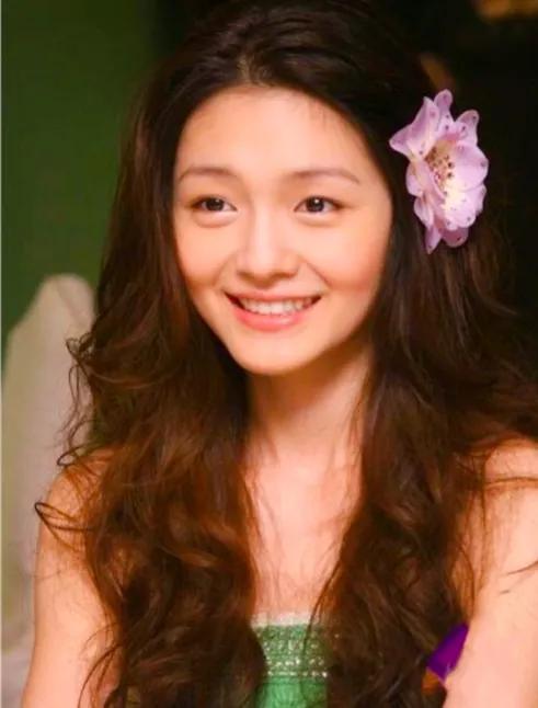 她从未料到前夫如今会如此决绝。
那些不要的物品，他选择低价出售，甚至考虑全部捐赠