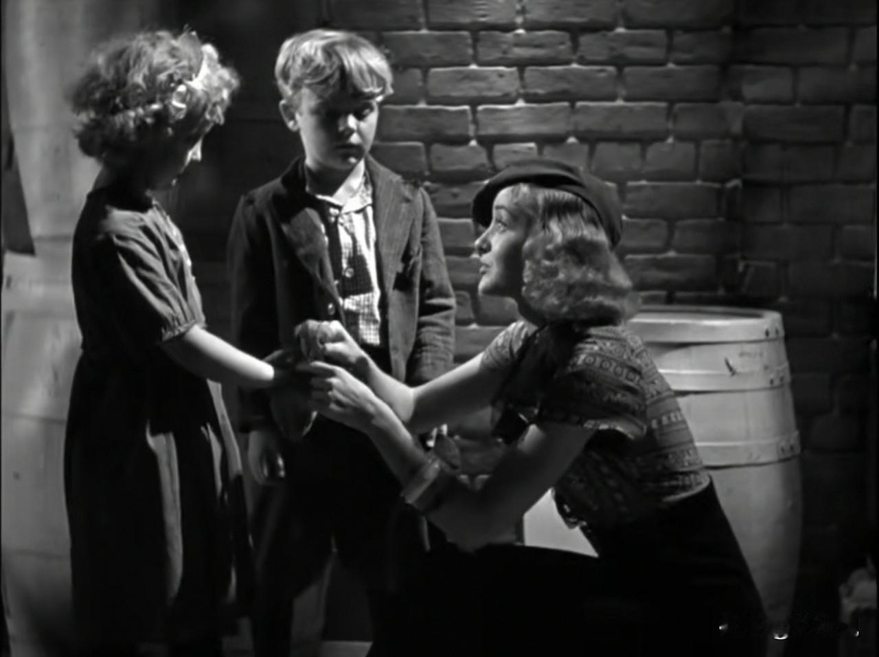 原本我以为读《罪与罚》，会耗死我一亿个脑细胞，读后会心情无比沉重。万万没想到读《