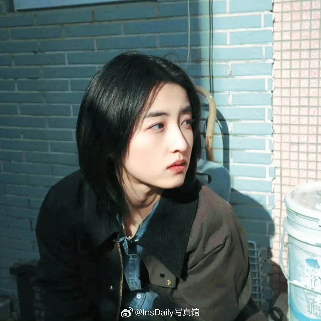 张子枫马嘉祺新剧作者发文【张子枫】好优雅的脸🥺好迷人的鼻子 ​​​