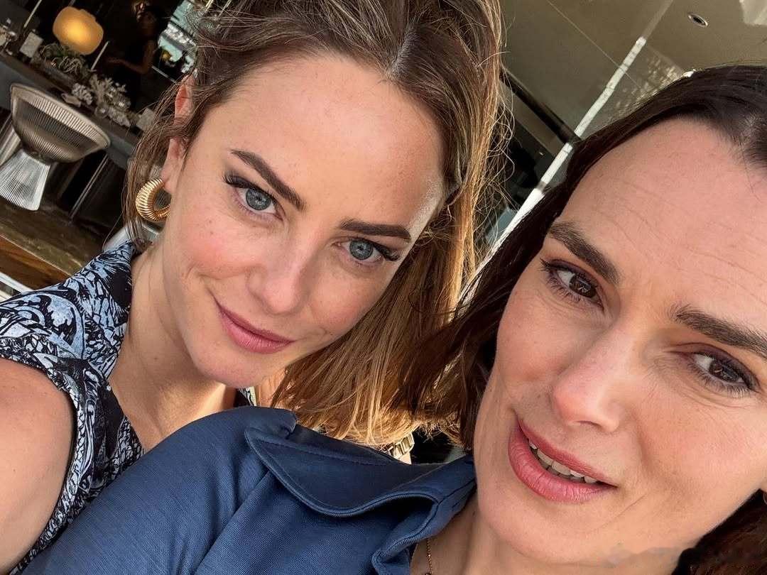 Keira knightly凯拉奈特莉拍摄新片《10号舱里的女人》的幕后照释出，