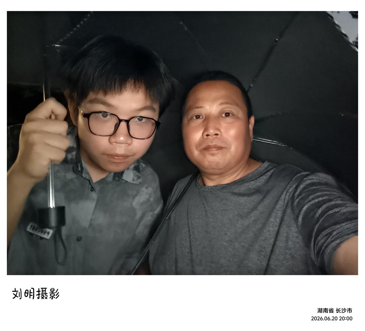 长沙的雨，缠缠绵绵落了整整一天。天色到晚也未曾放晴，依旧淅淅沥沥，细细密密地飘着