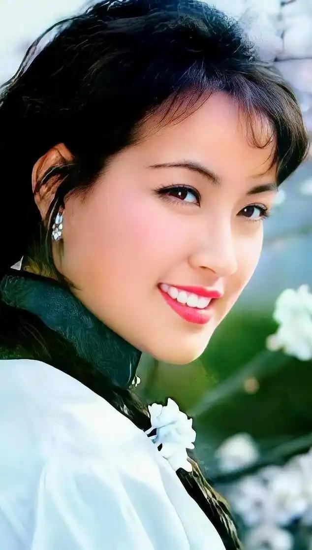 只要心态年轻，年龄就只是一个数字，75岁刘晓庆老师还活跃在舞台上，令人钦佩。