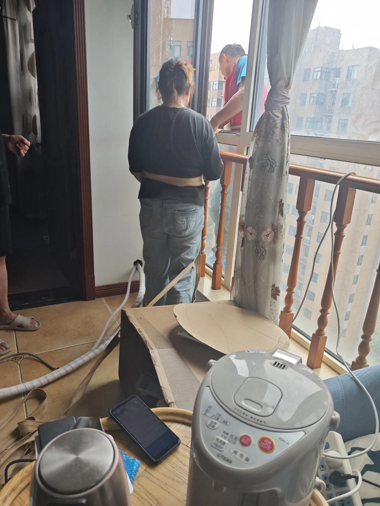 家人们，我想跟你们分享一件最近发生在我身上的事儿。今年夏天特别热，我就寻思着把家
