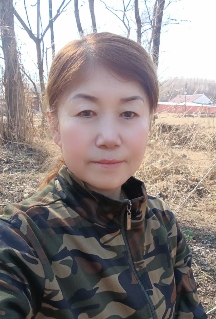 生活就是这样现实如霜
酸甜苦辣只有自己品尝
别人只看结果不看过往
凡事要靠自己才