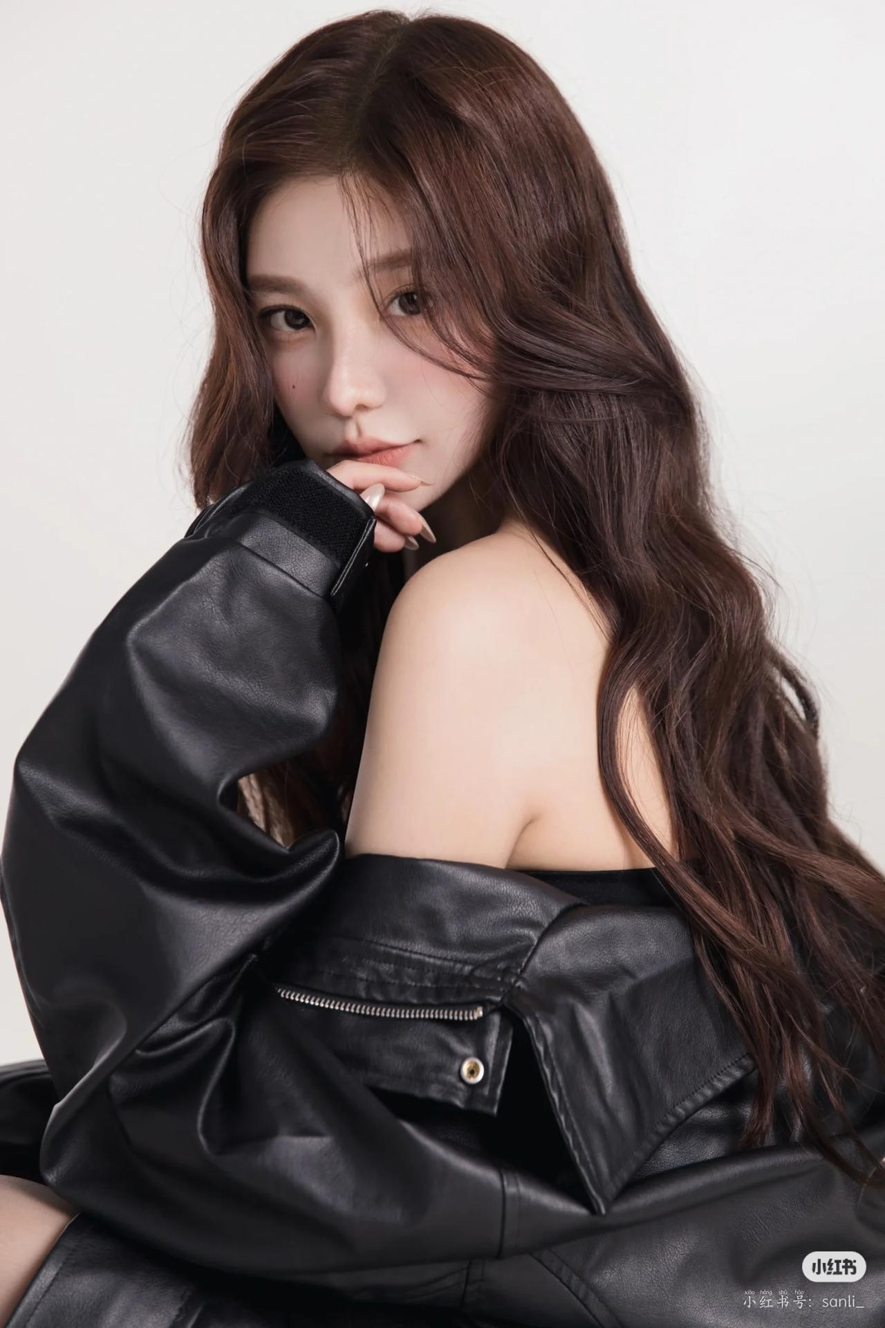 怎样穿搭知性又显身材?美女穿搭写真