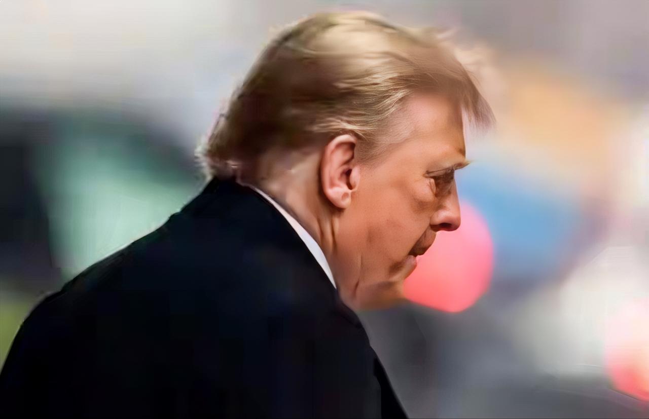 特朗普见泽连斯基前先和普京通话一小时，两人都同意“全民公投”只会延长冲突。

这