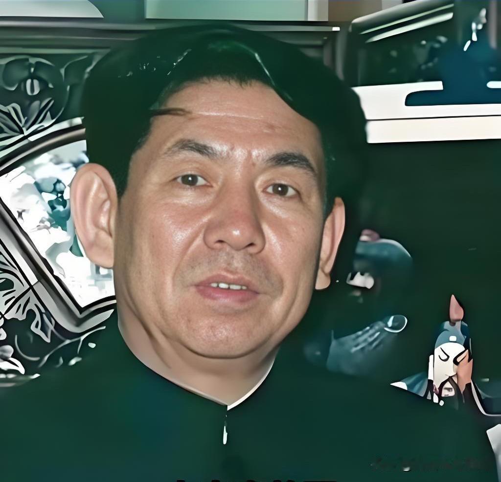 他46岁升任中央警卫局副局长，51岁晋升少将，55岁接替张耀祠担任中央警卫局局长