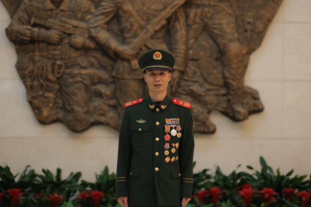 新晋一级警士长陈法风采创作者中心