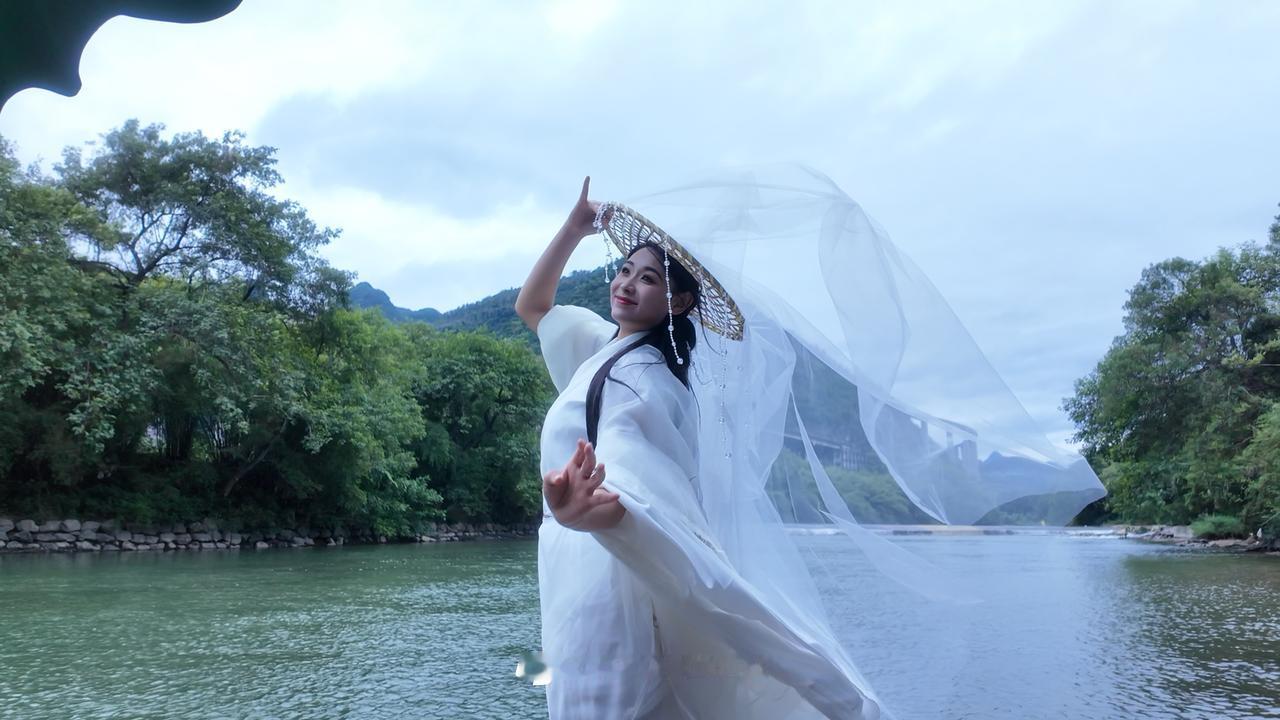 清远这个景区不大，却吸引很多人去游玩！很多人听过这个名字，却没有去过！“广东小桂