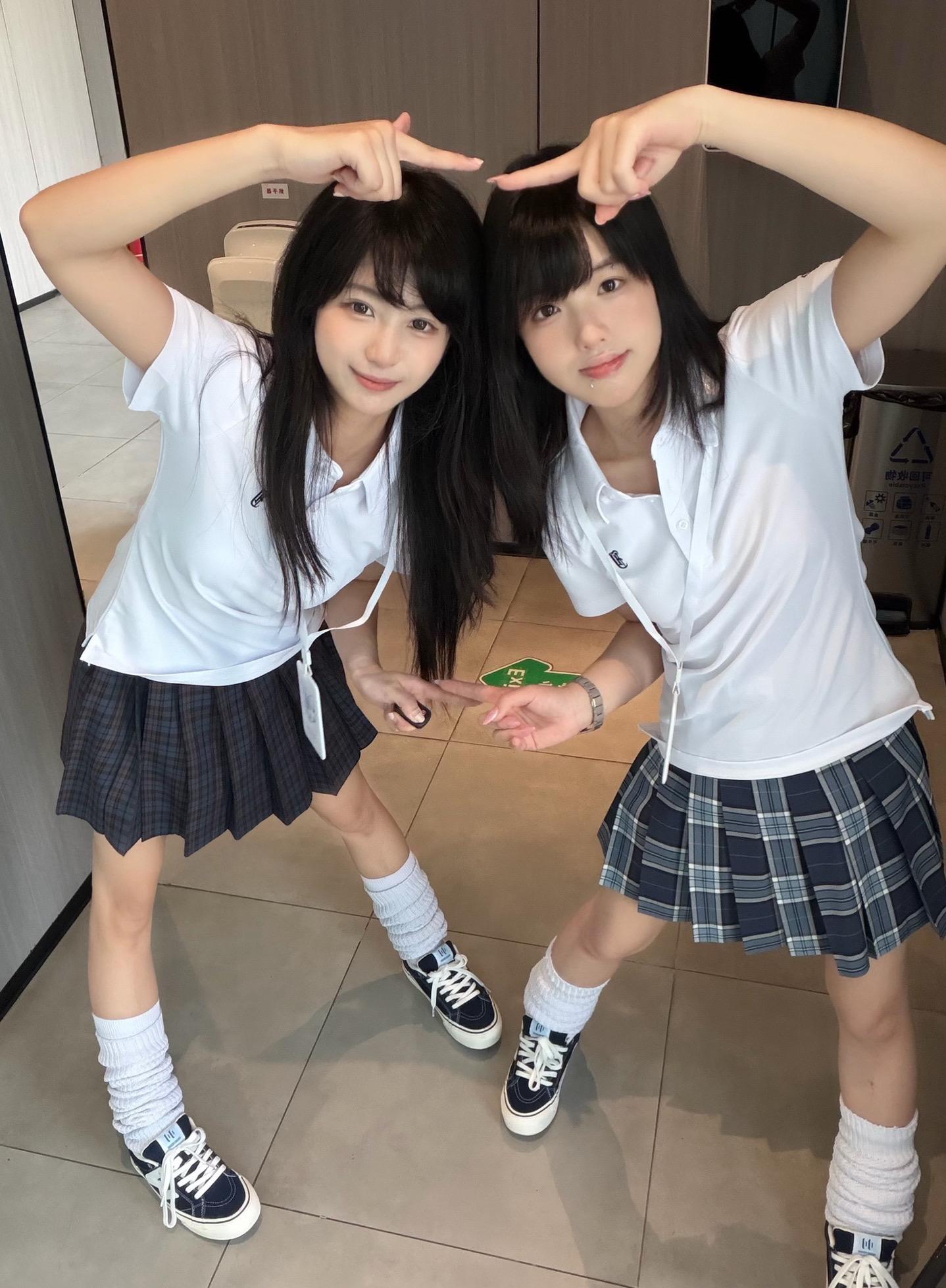 不管这个世界上有多少坏人讨厌我 攻击我 不爱我 我依旧不语 就萌萌的站在这里～
