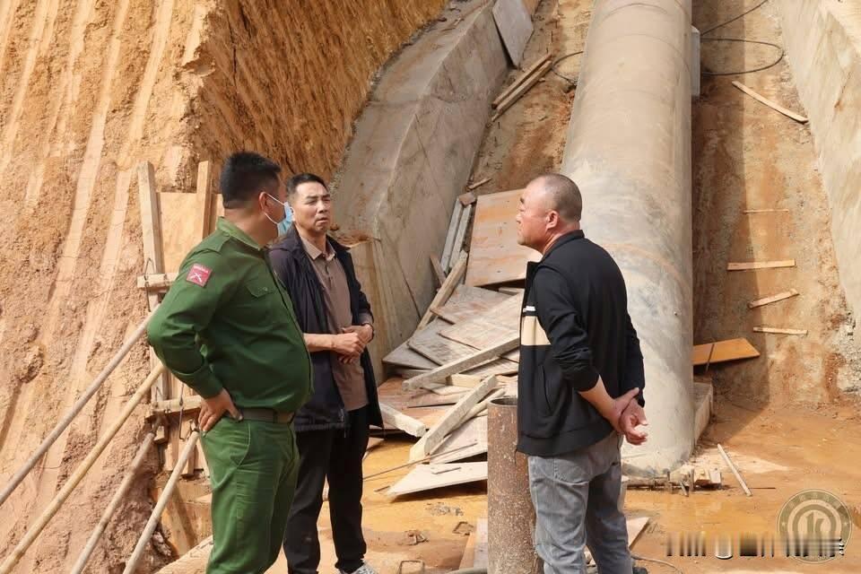 缅甸第一特区建水电站了。2月4日同盟军官员视察木邦县水电站项目，木邦县水电站是2