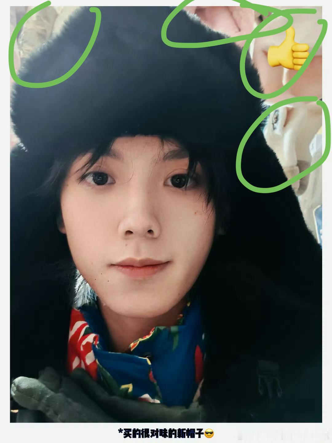 这后面都是帽子 一看就是带他去挑的 后面有可多南方人来爱买的那种又保暖又好看的帽