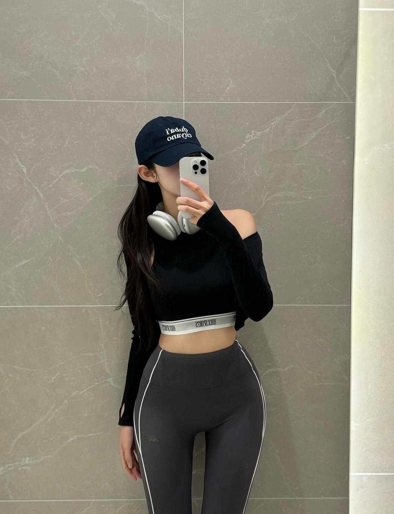 运动女孩儿的对镜自拍
健身人健身魂 运动也要穿好看 不运动没这范儿 健身服 健身