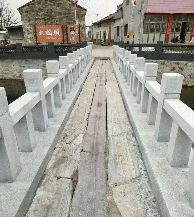 熟悉黄梅戏的安徽人

  月形山