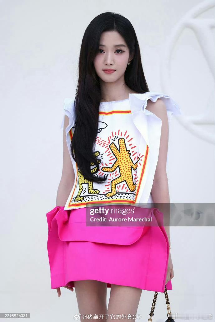 卢昱晓巴黎LV大秀G社生图卢昱晓好牛的面部平整度被卢昱晓 LV 秀场 G 社生图