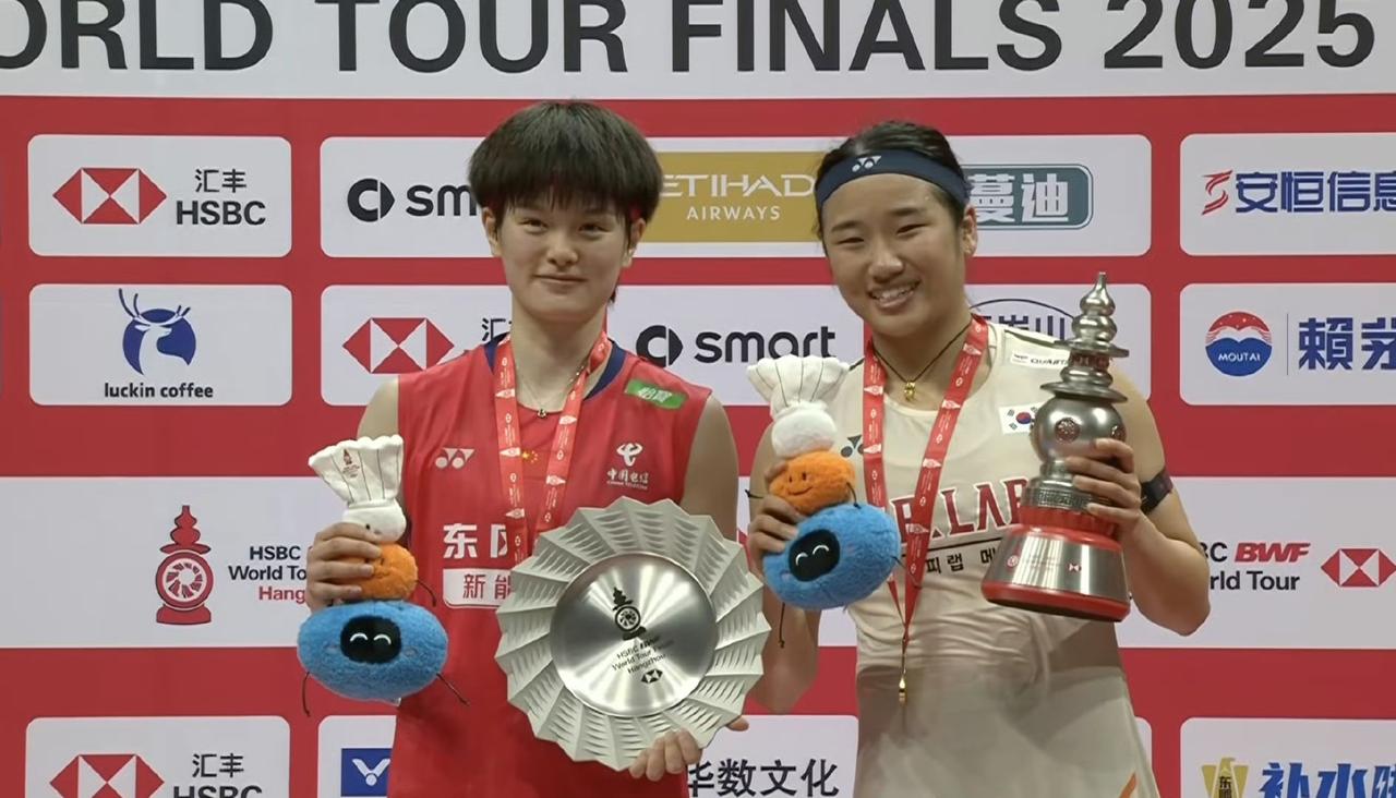 安洗莹赛季11冠!
12月21日，在2025年世界羽联年终总决赛女单决赛中，安洗