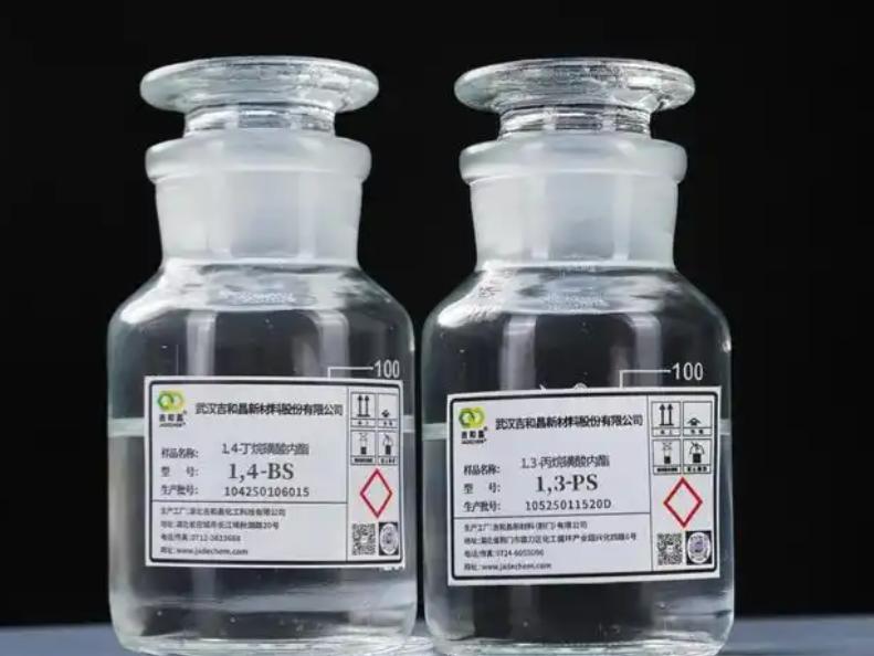 当六氟磷酸锂在微观尺度奔涌不息，能源转型的绿色叙事正遭遇液态暗流的严峻叩问。
