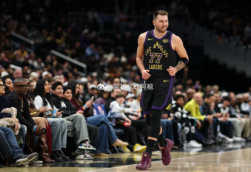 NBA常规赛继续进行，湖人主场128-104大胜国王，取得两连胜。赢下本场比赛之