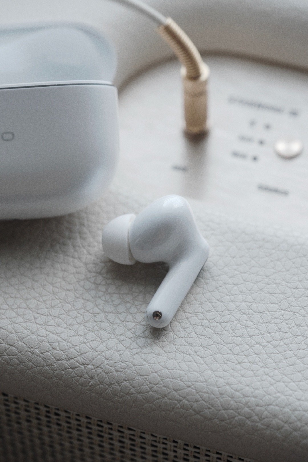 vivo TWS 5 Pro无线Hi-Fi耳机配备独立Hi-Fi DAC芯片，加