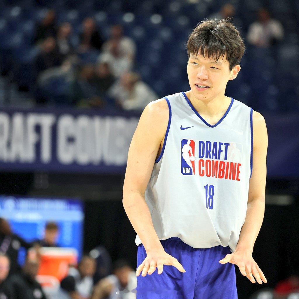 选秀专家Jonathan Givony：杨瀚森以有意义的方式利用他的NBA平台本