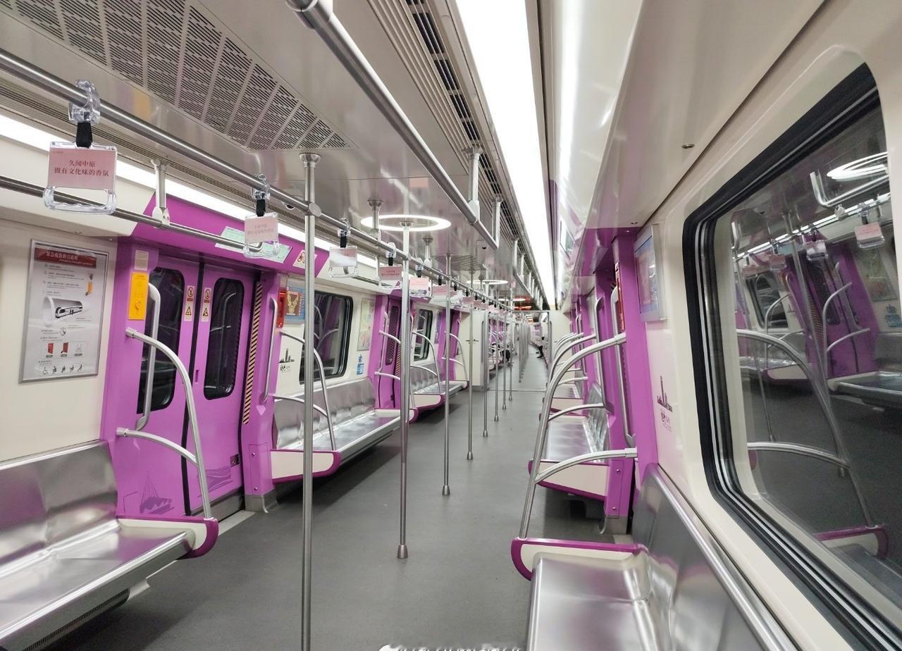 郑州地铁 新的一天去做你喜欢的事，愿你逐梦时无畏，好运常伴，早安！（客运一中心 