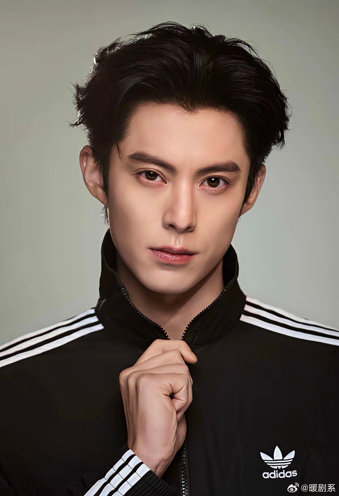 娱圈又传来大瓜！3月13日，知名狗仔刘大锤突然上了热搜，在直播间当中，他又爆料出