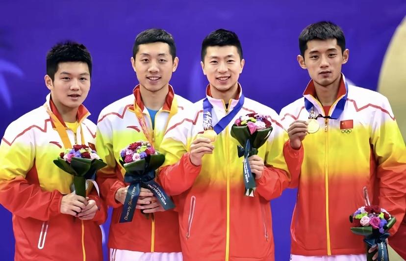 网友总结：
马龙是顺境的大满贯，
张继科是逆境的大满贯，
樊振东是绝境的超级金满