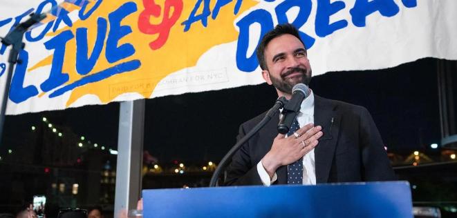 离谱！为阻穆斯林市长马姆达尼上任，美国共和党竟要剥夺其国籍。

美国政坛最近出了