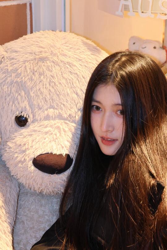 winter magic in the air ❄️🍎🧸✨