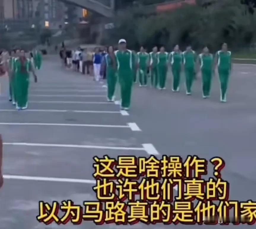 为什么人们对暴走团深恶痛绝？难道参加暴走团的人个个素质低下自私自利？相信多数人境