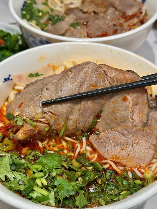 上海惊为天人的一碗牛肉面。。 。