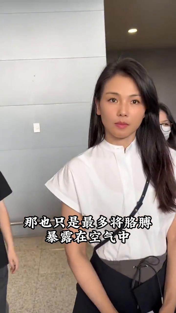全裹出镜刘涛。
不知你发现没有，刘涛出席活动总是喜欢一丝不漏，全裹出镜，即便是夏