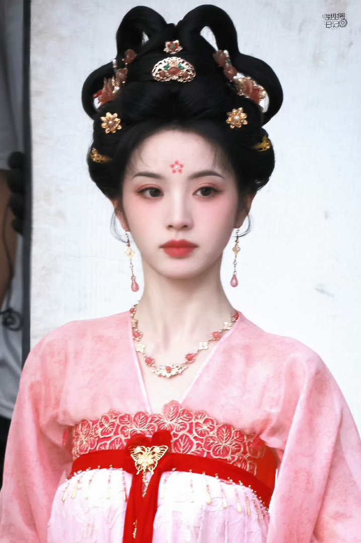 唇红齿白 珠圆玉润 ​​​