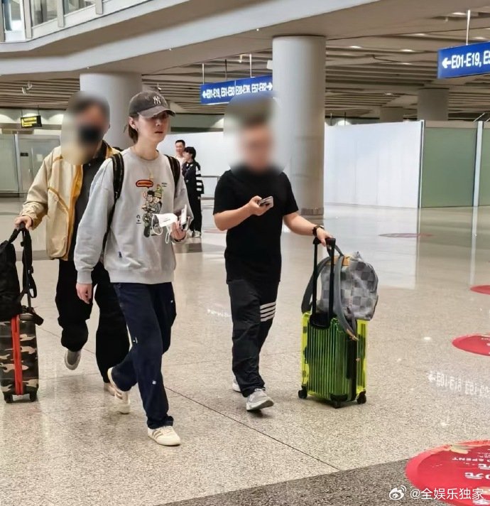 鹿晗耳蜗钉鹿晗打了耳蜗钉 鹿晗耳蜗钉造型直接帅到失语！冷冽的金属配饰与他的少年感
