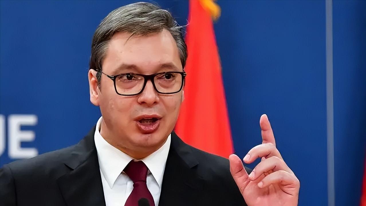 武契奇落泪！

阿斯塔纳峰会现场，镜头扫过各国元首，唯独定格在塞尔维亚总统武契奇