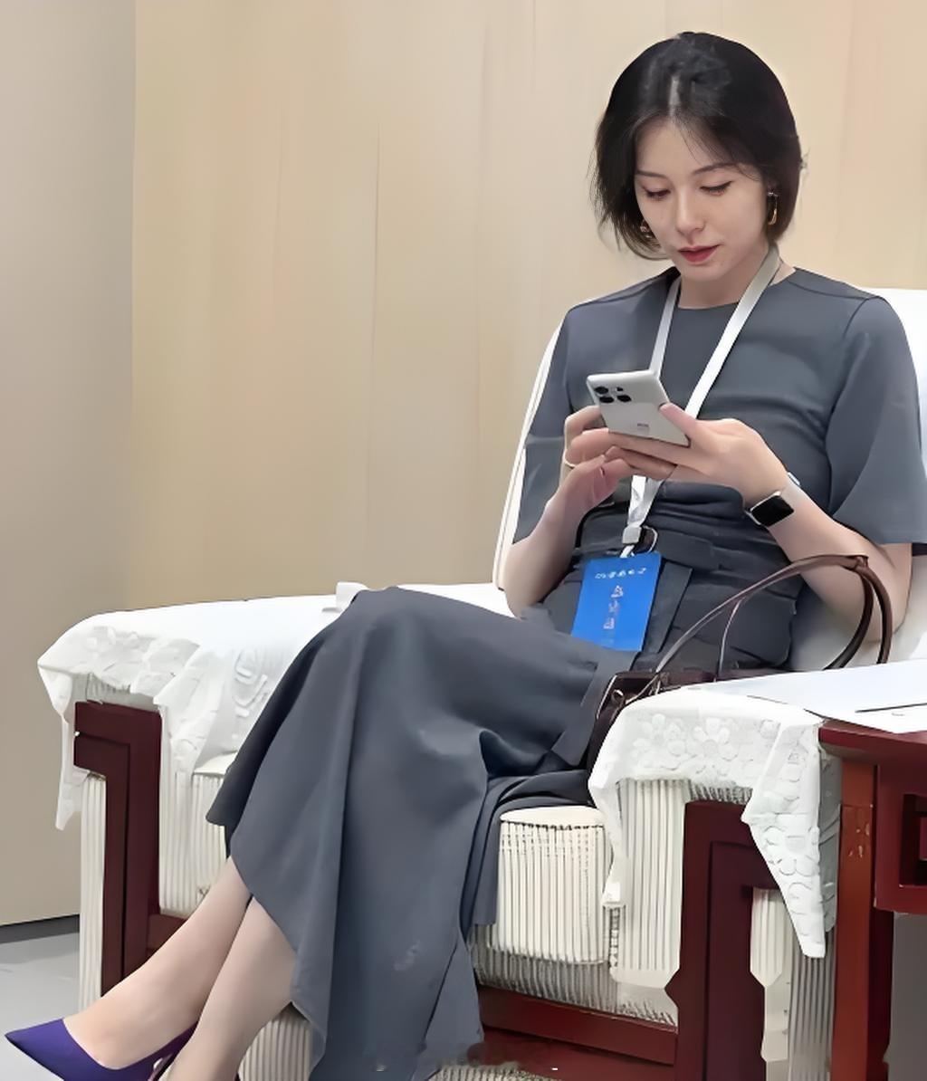 蔚来老板娘用的啥手机？ 